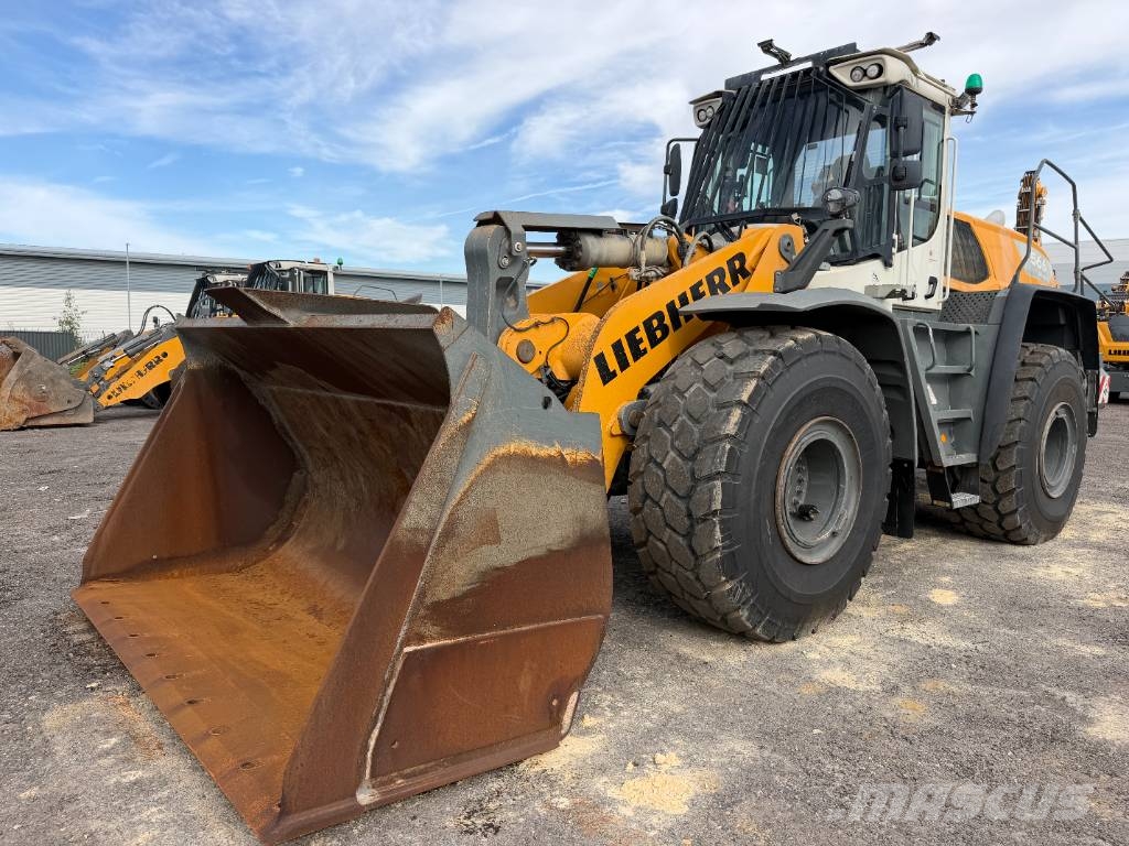 Liebherr L 566 لوادر بعجل