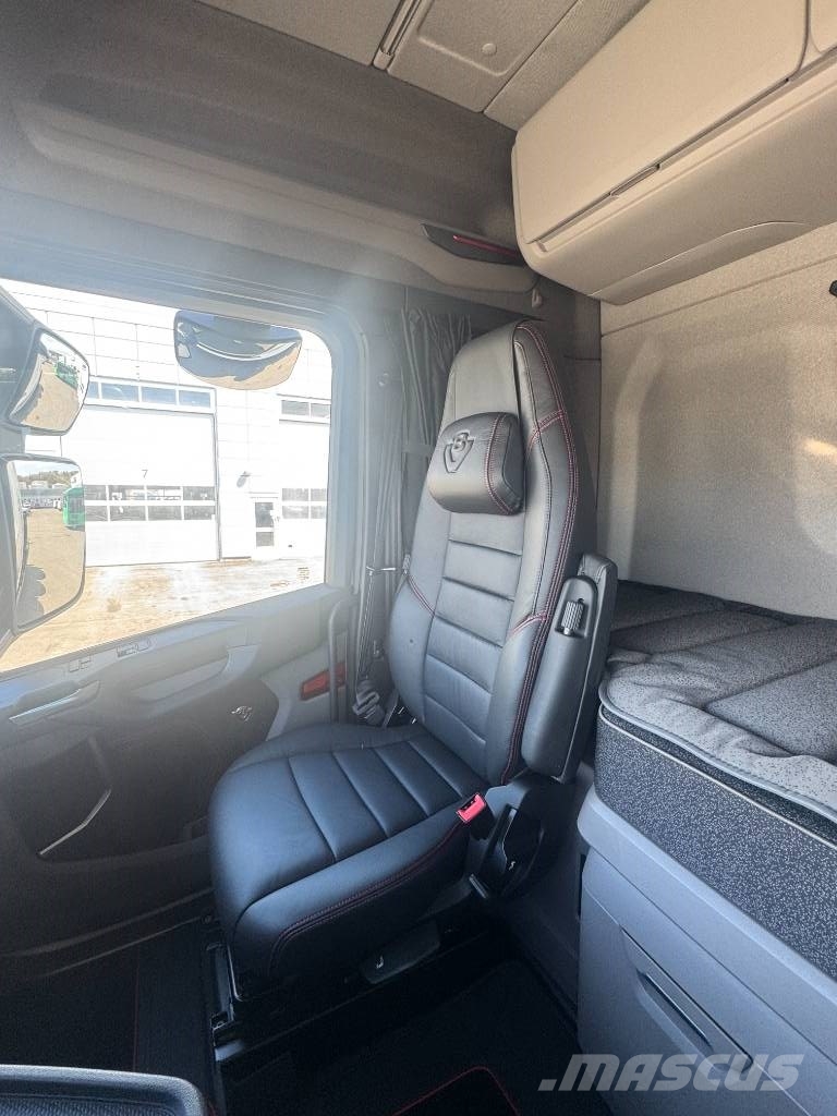 Scania S 660 8x4*4 Kranväxlare HIAB 302 Camiones grúa