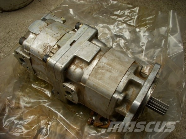 Komatsu (54) D 155 AX-3 705-51-30360 transmissionpump Ostale komponente