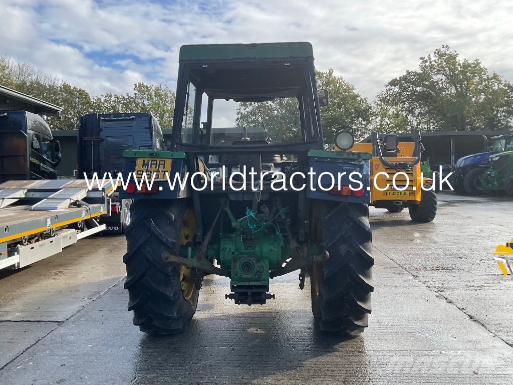 John Deere 2130 الجرارات