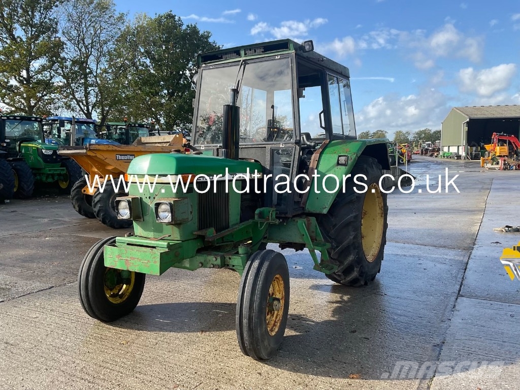 John Deere 2130 الجرارات