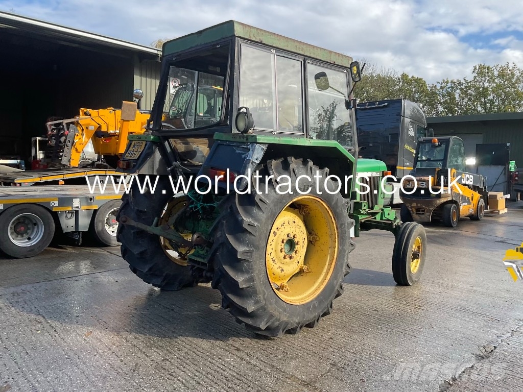 John Deere 2130 الجرارات