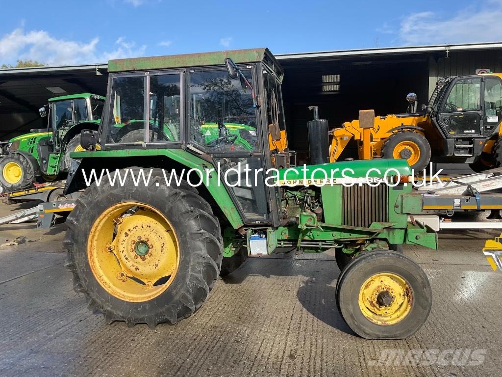 John Deere 2130 الجرارات