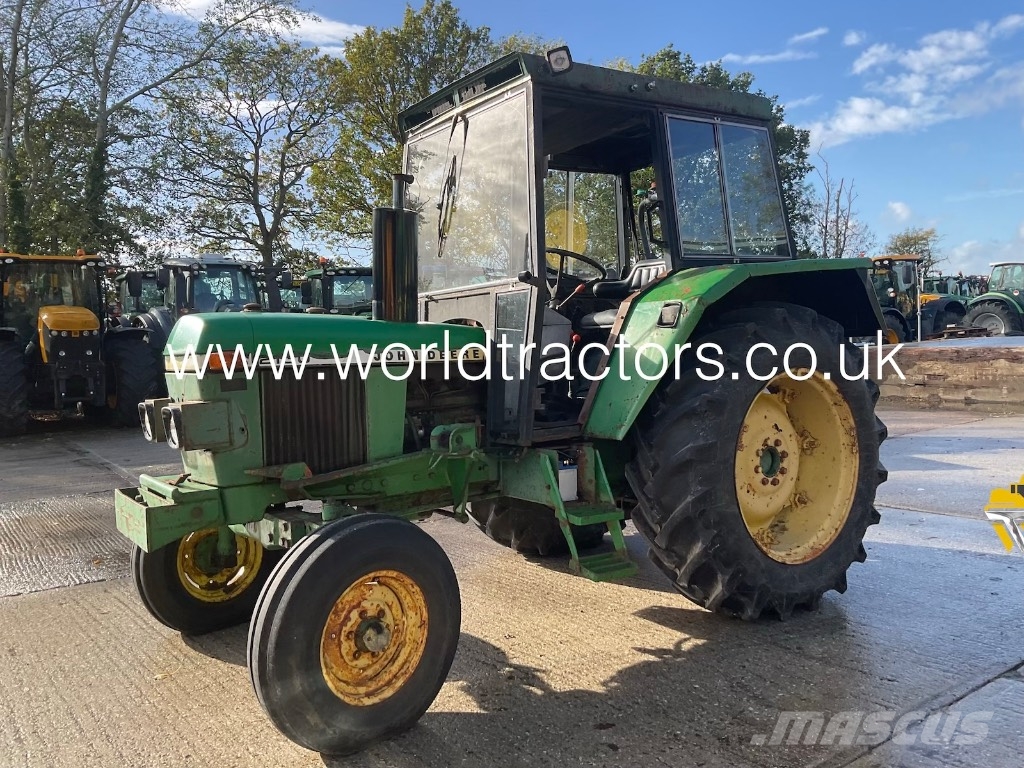 John Deere 2130 الجرارات