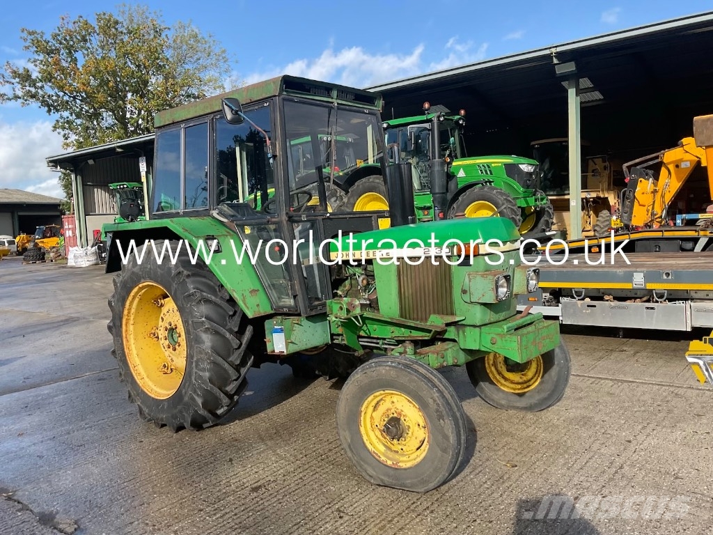 John Deere 2130 الجرارات
