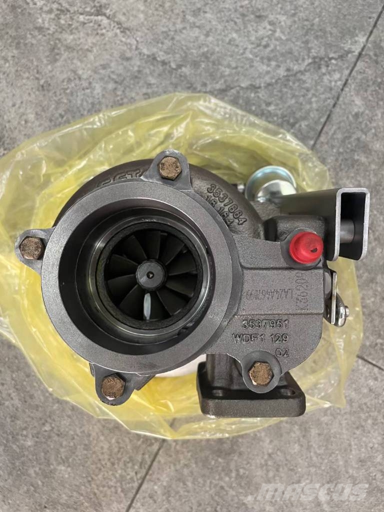 Komatsu SAA6D114E-3 turbocharger Motori