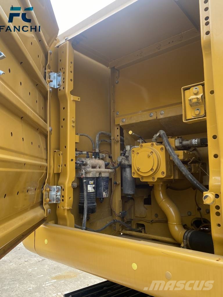 CAT 323 履带挖掘机