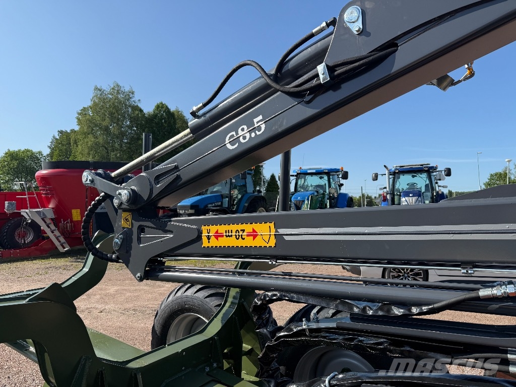 Farma T12 G2 8,5m kran Forstanhänger