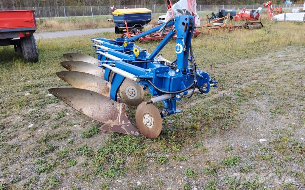 Överum CT 4975 H محاريث تقليدية