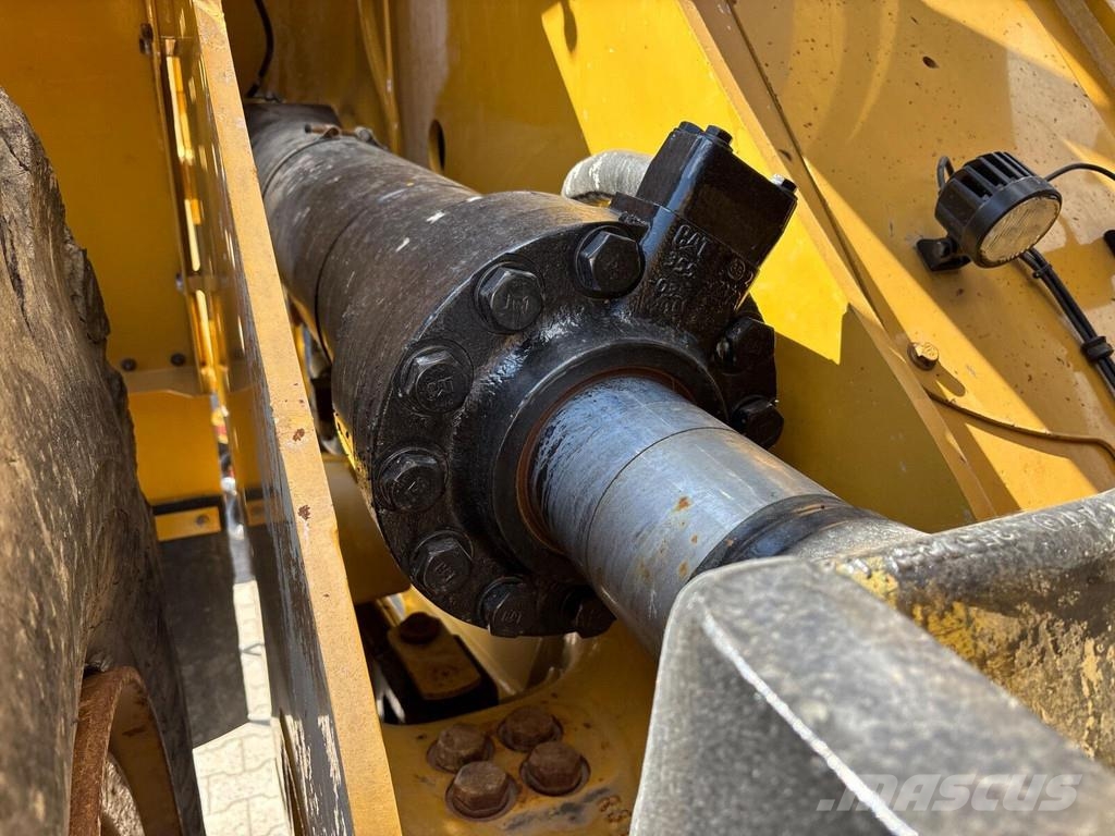 CAT 988K XE Pale gommate