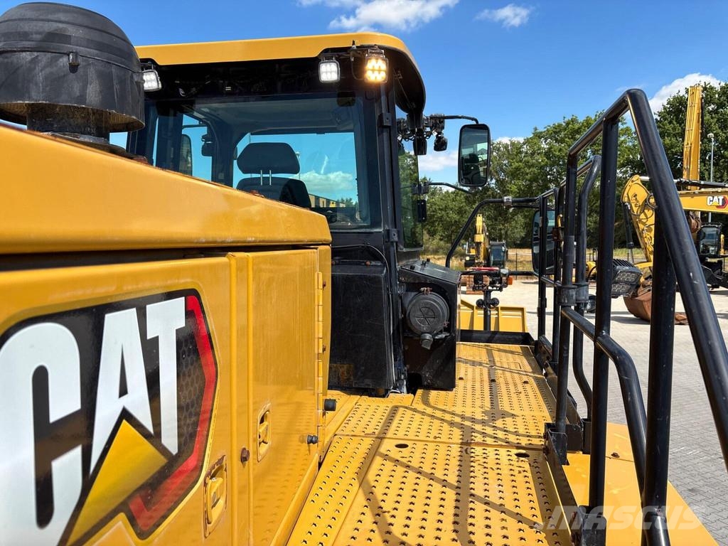 CAT 988K XE Pale gommate