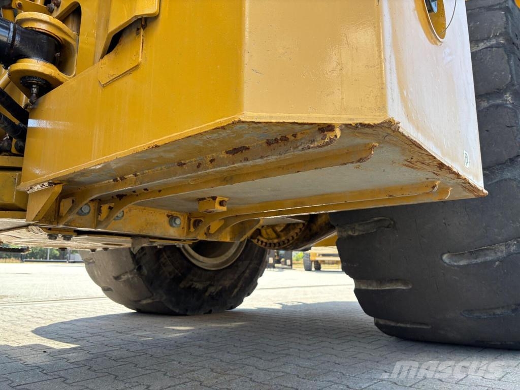 CAT 988K XE Pale gommate