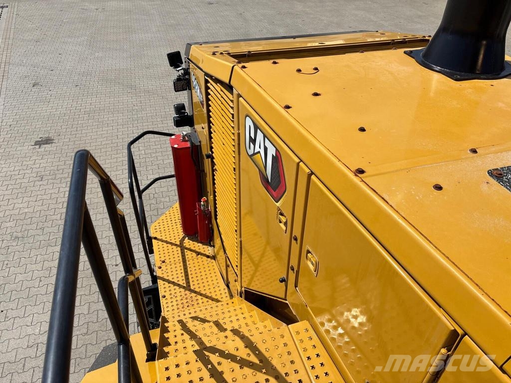 CAT 988K XE Pale gommate