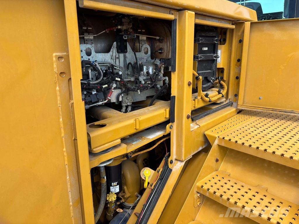 CAT 988K XE Pale gommate
