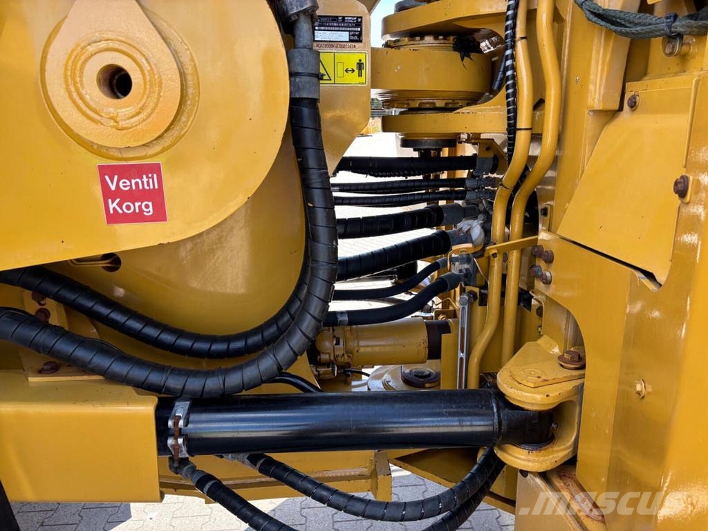 CAT 988K XE Pale gommate