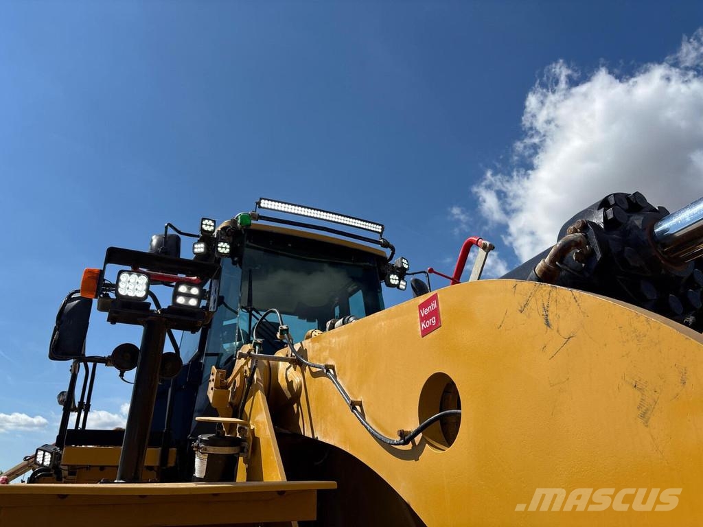 CAT 988K XE Pale gommate