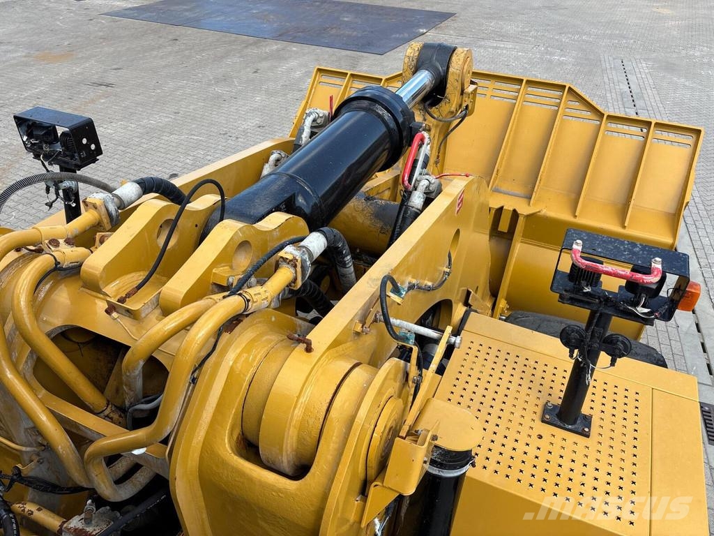CAT 988K XE Pale gommate