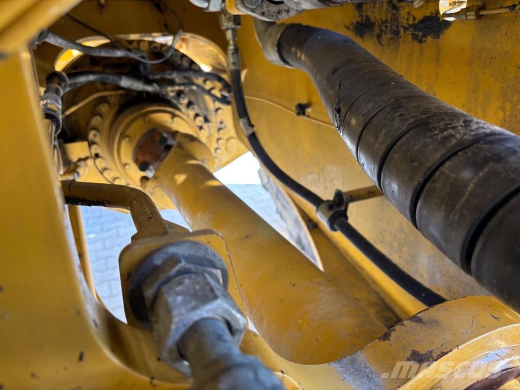 CAT 988K XE Pale gommate