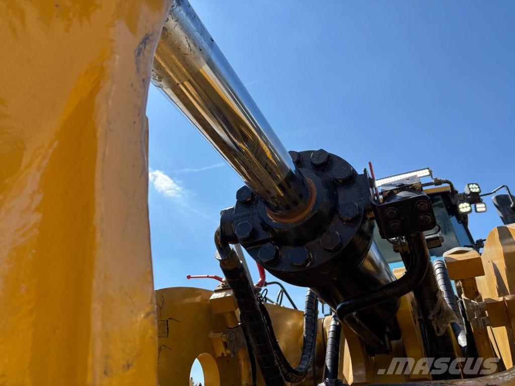 CAT 988K XE Pale gommate