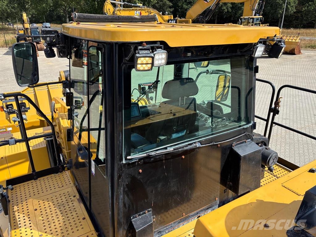 CAT 988K XE Pale gommate