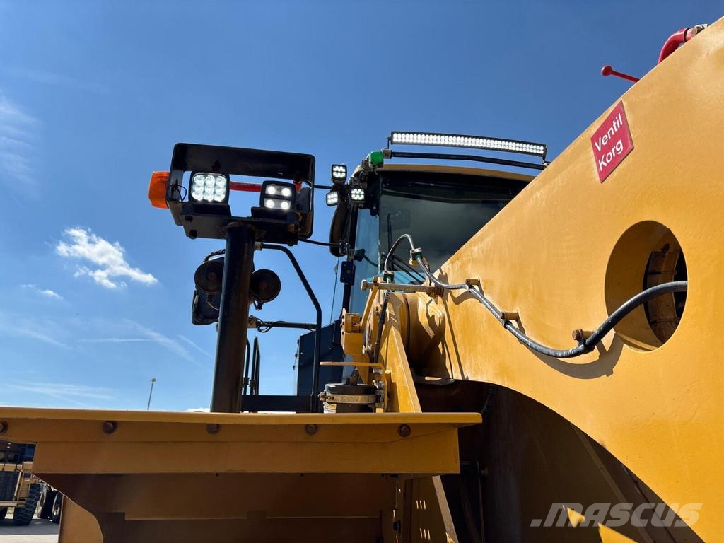 CAT 988K XE Pale gommate