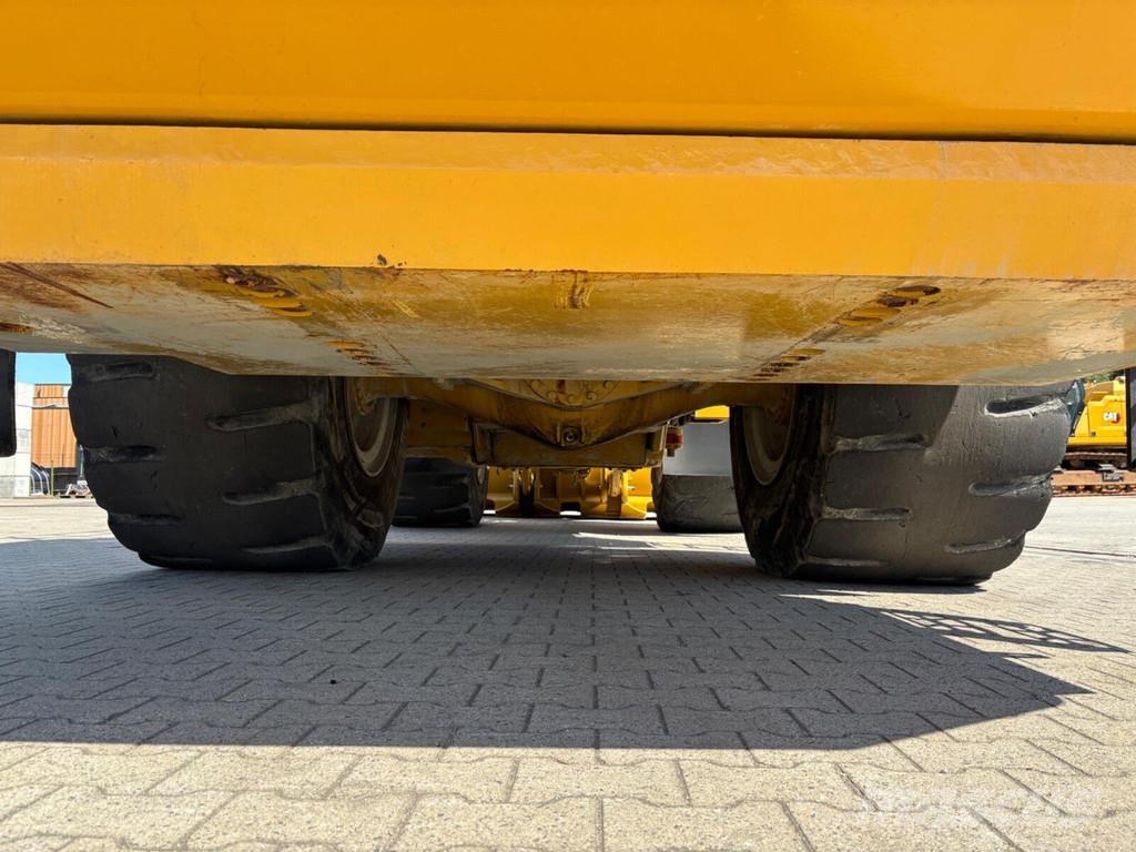 CAT 988K XE Pale gommate