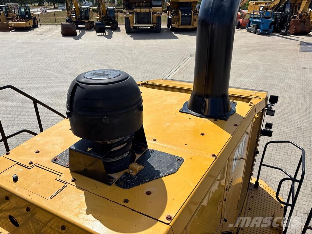 CAT 988K XE Pale gommate