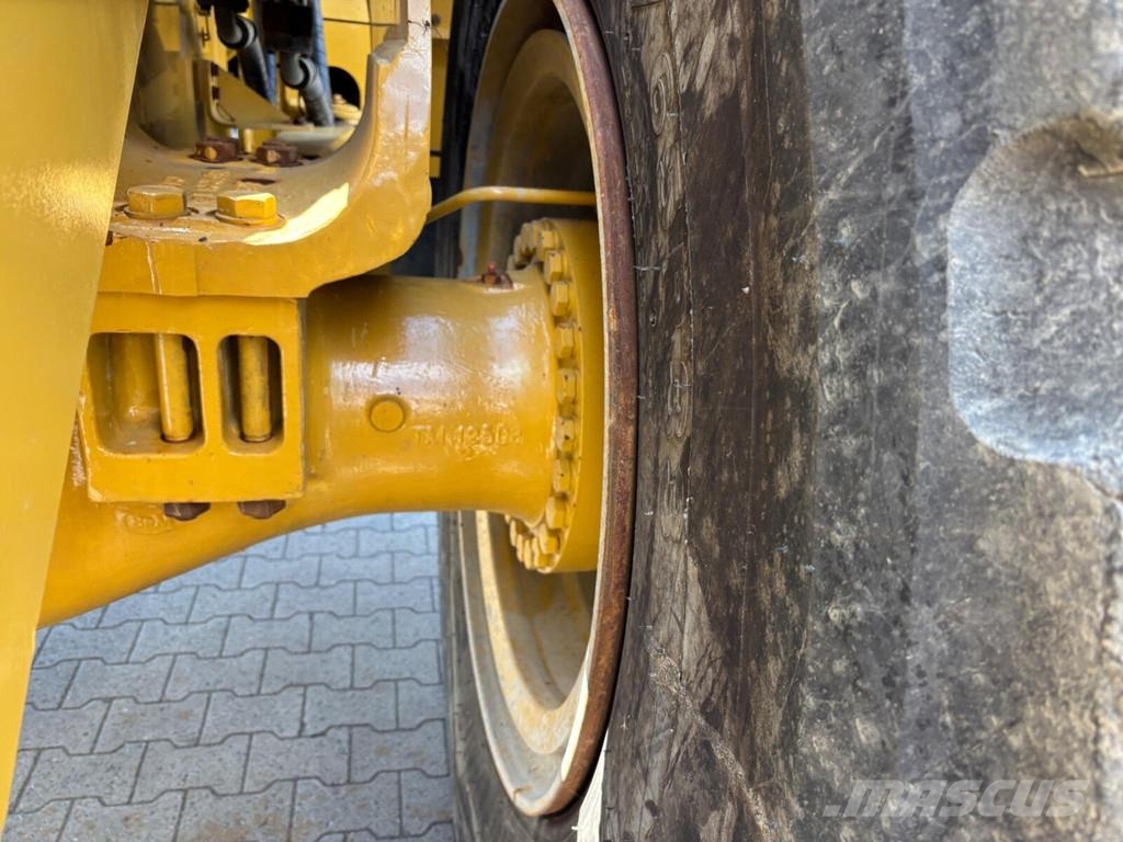 CAT 988K XE Pale gommate
