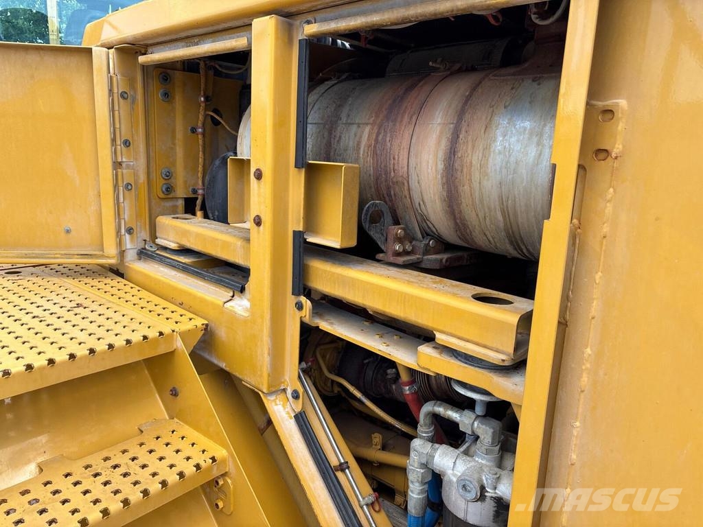 CAT 988K XE Pale gommate