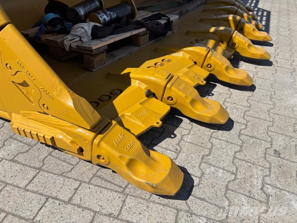 CAT 988K XE Pale gommate