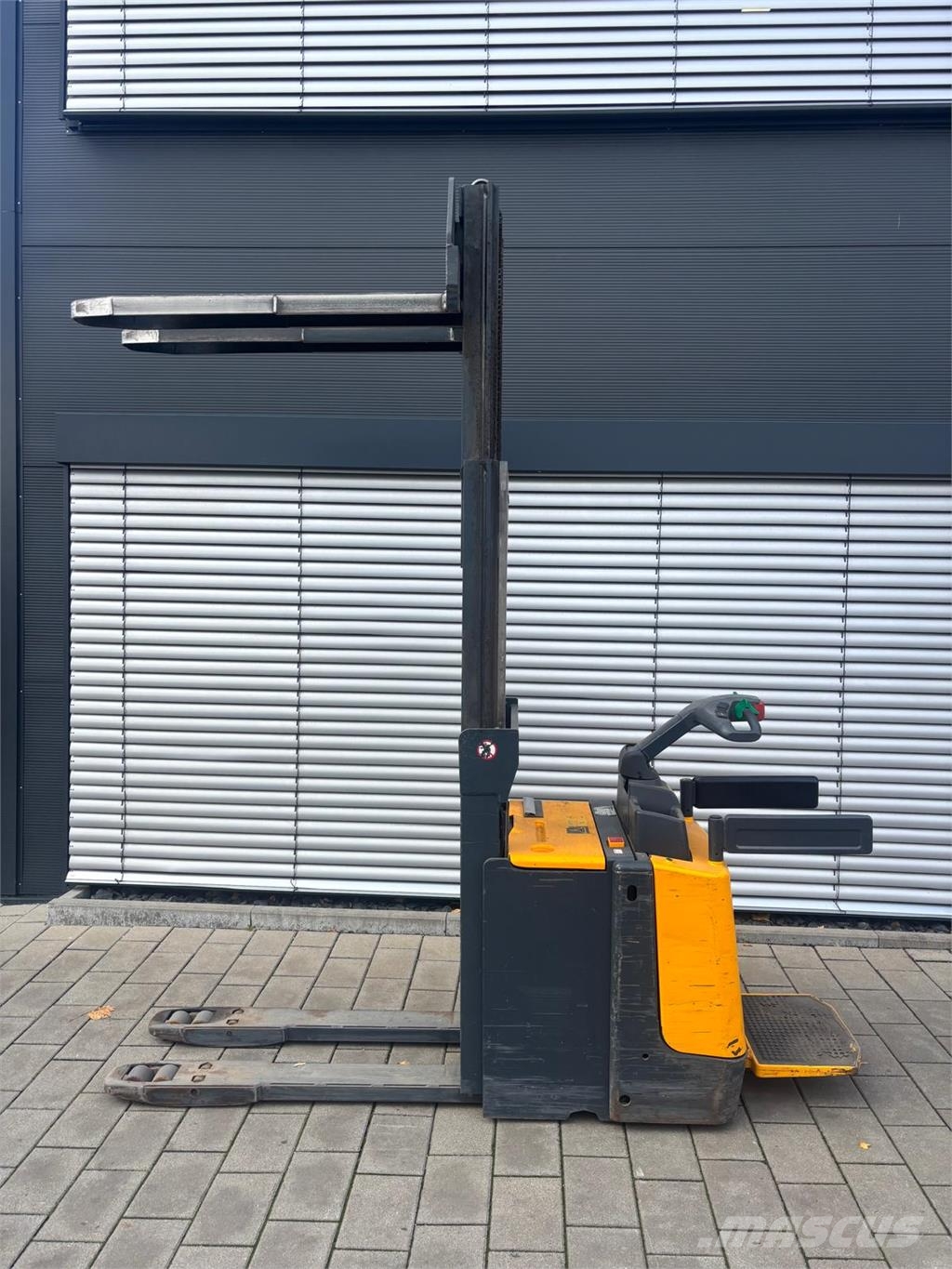 Jungheinrich ERD 220 --> Batterie aus 2019! (res. CP 17.09.26!) Samohybné vozíky