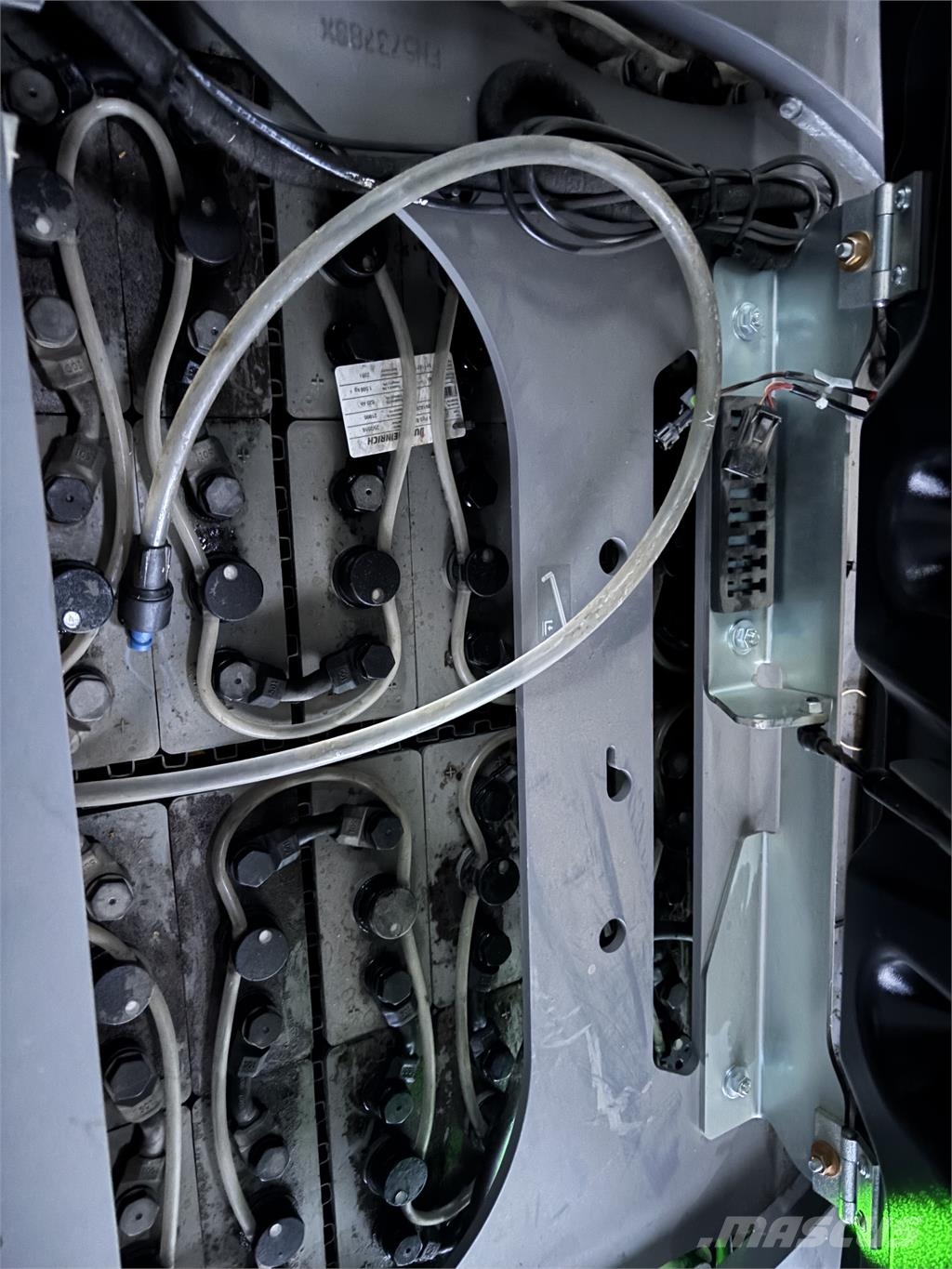 Jungheinrich EKX 514 750ZT شاحنة الممرات الضيقة