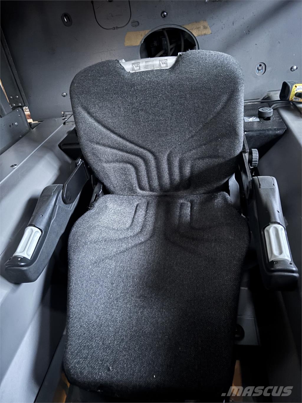 Jungheinrich EKX 514 750ZT شاحنة الممرات الضيقة