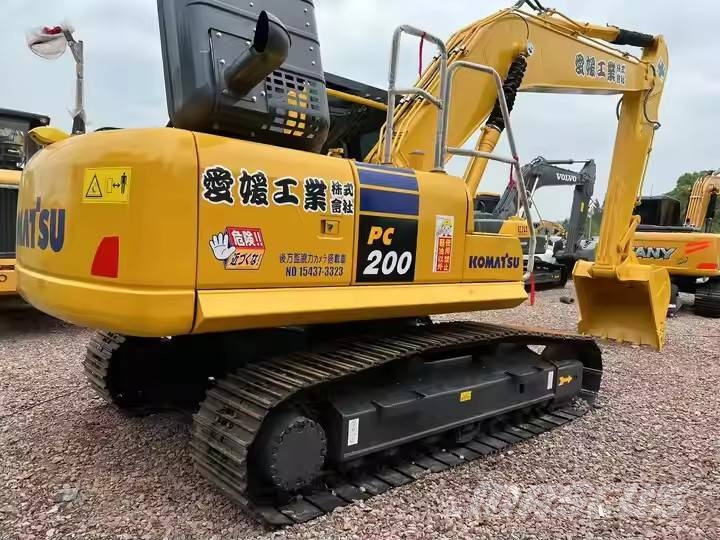 Komatsu PC 200 Εκσκαφείς με ερπύστριες
