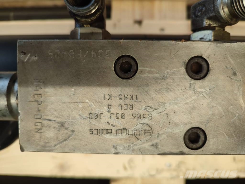 JCB 526 56 hydraulic attachment cylinder Hidraulikos įrenginiai
