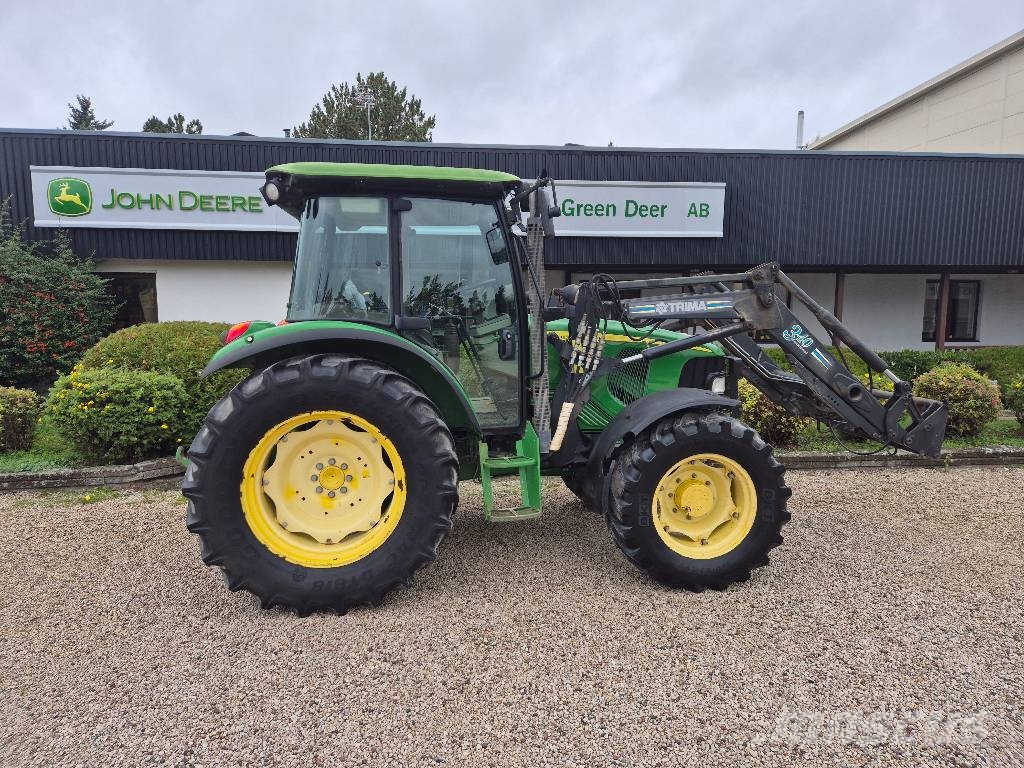 John Deere 5820 الجرارات