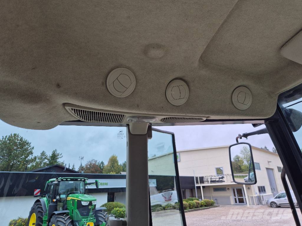 John Deere 5820 الجرارات