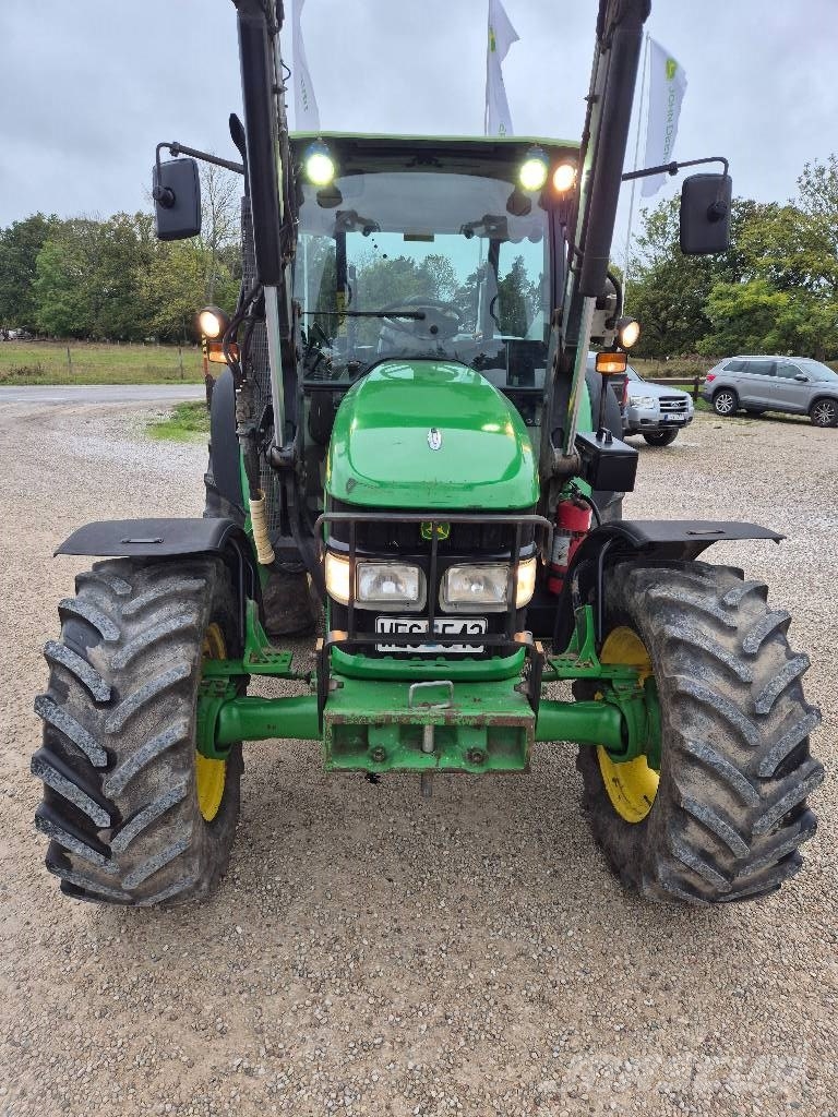 John Deere 5820 الجرارات