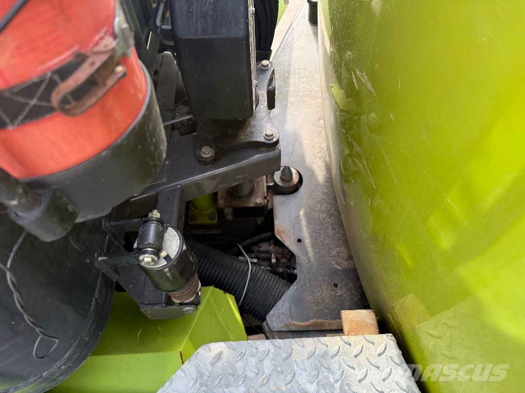 CLAAS Xerion 3800 Trac VC Tractors