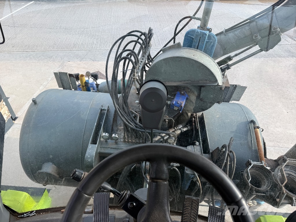 CLAAS Xerion 3800 Trac VC Tractors