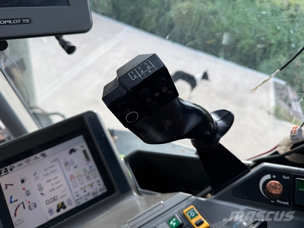 CLAAS Xerion 3800 Trac VC Tractors