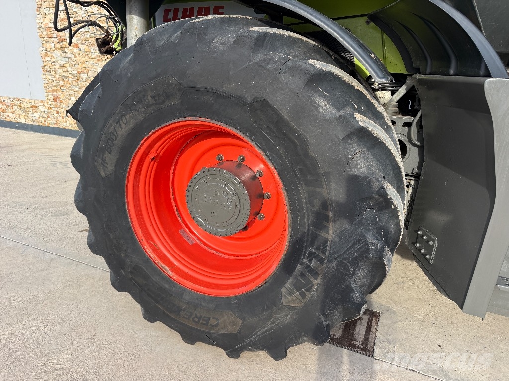 CLAAS Xerion 3800 Trac VC Tractors