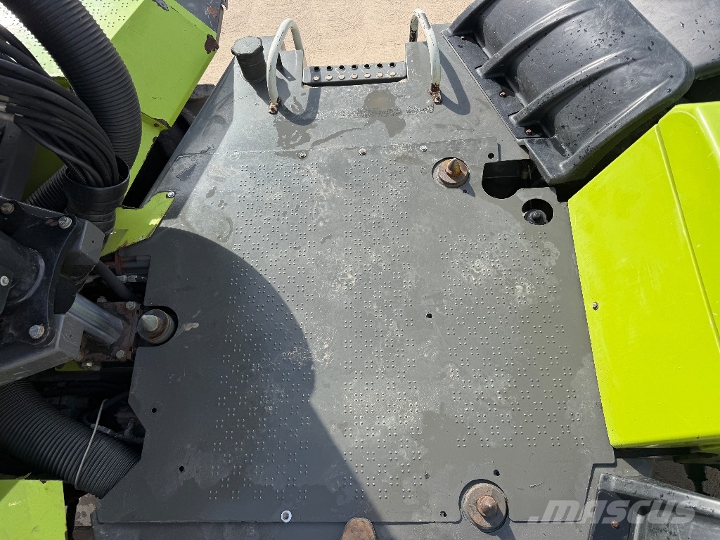 CLAAS Xerion 3800 Trac VC Tractors
