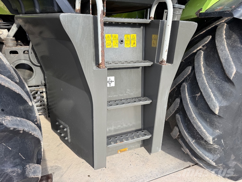 CLAAS Xerion 3800 Trac VC Tractors