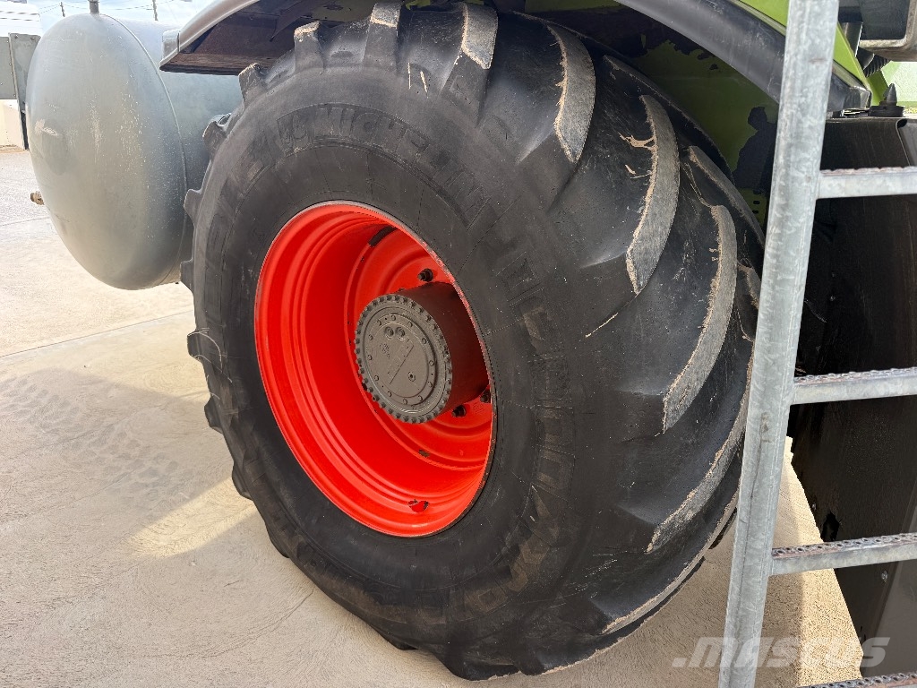CLAAS Xerion 3800 Trac VC Tractors