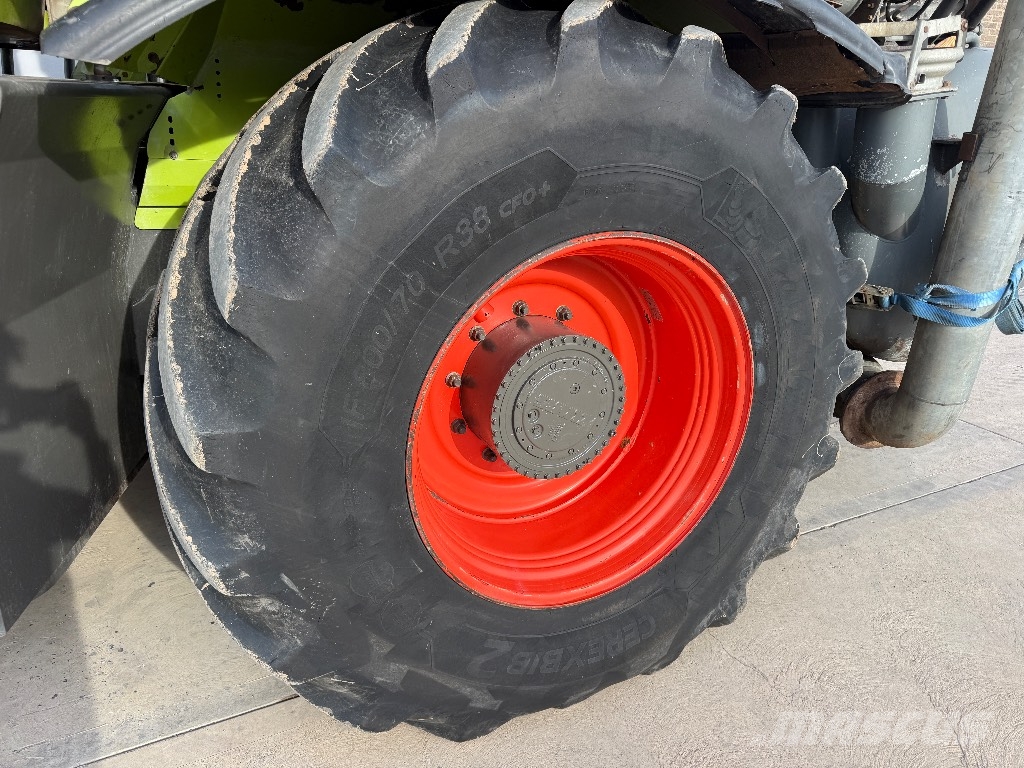 CLAAS Xerion 3800 Trac VC Tractors