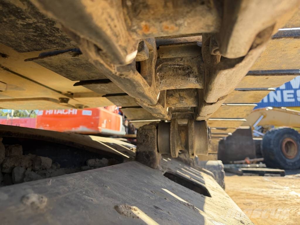 Hitachi ZX 225 US LC-5 B Roomikekskavaatorid