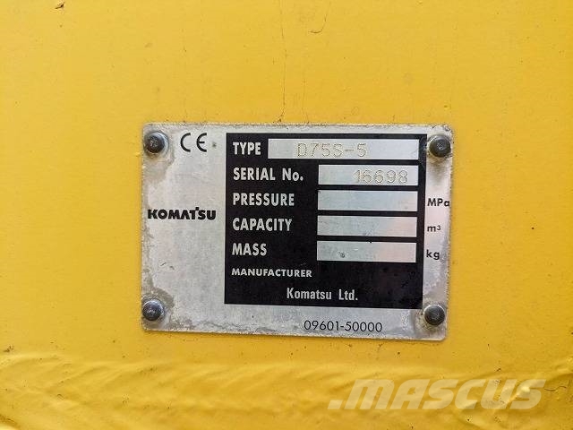 Komatsu D 75 S-5 궤도식 로우더