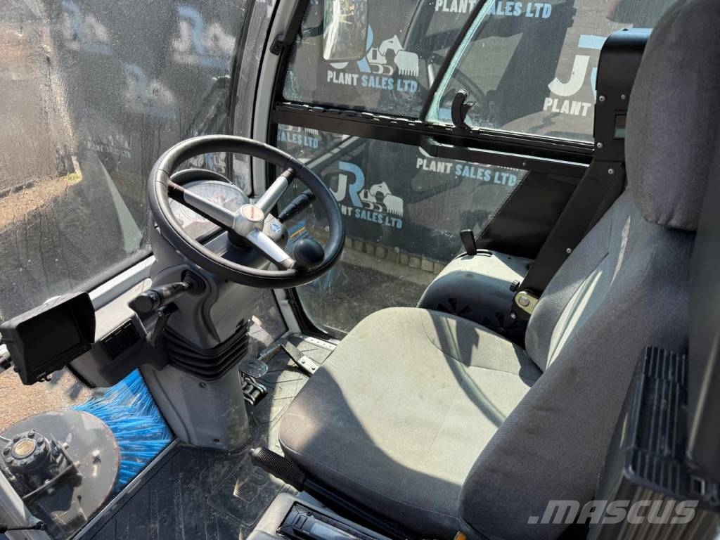 Bucher CityCat 1300 كناسات