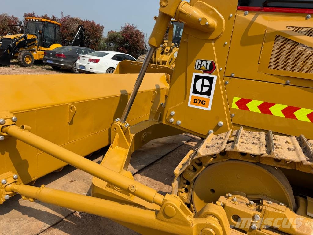 CAT D7G بلدوزرات مجنزرة